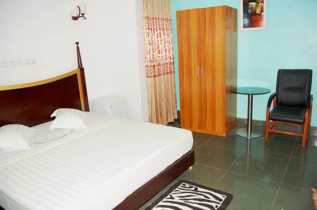 Hotel Residence Jeanne D'Arc Cotonou Eksteriør bilde